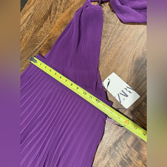 ZARA BLOGGERS FAVORITE CUT OUT PLEATED MIDI DRESS - Picture 11 of 11